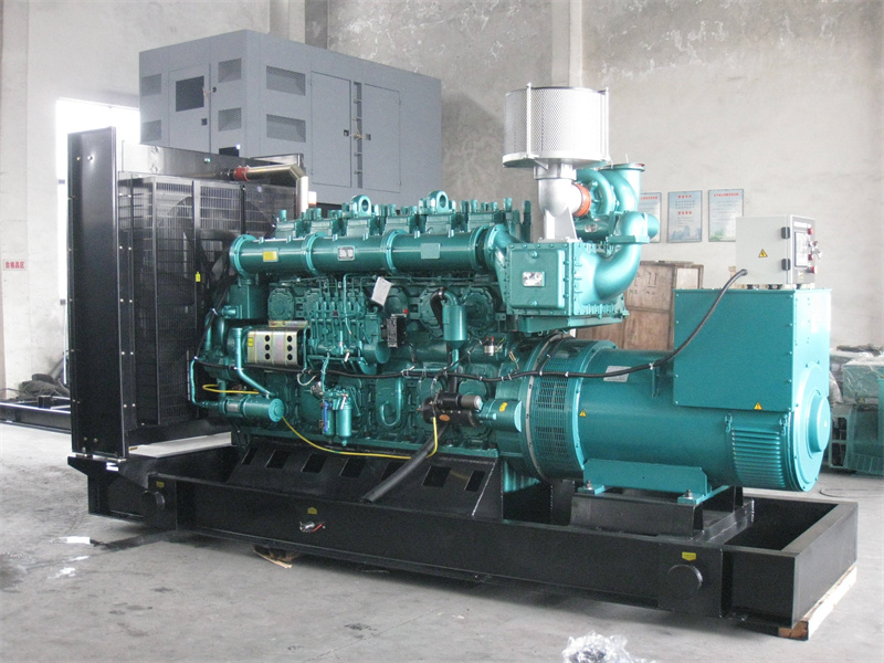 泰兴200KW 柴油发电机的油耗是多少？
