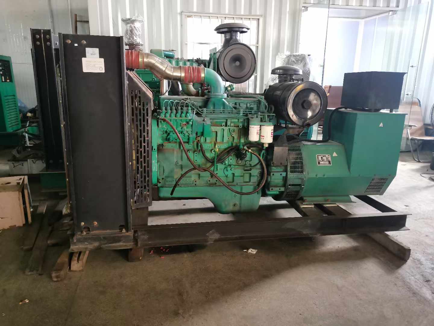 泰兴发电机租赁如何确定电缆的承载电流是否在安全范围内？