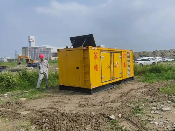 泰兴200KW柴油发电机机组每小时的油耗量受哪些因素影响？