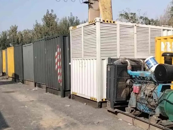 泰兴200KW柴油发电机机组每小时油耗是多少？